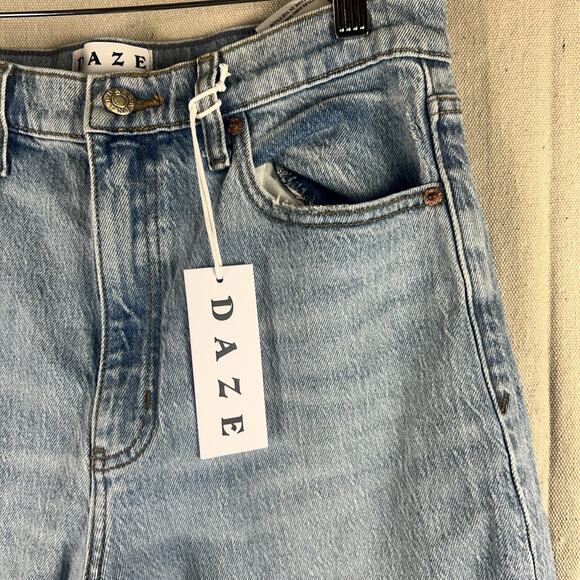 DAZE Denim City Straight High Rise Straight Be Mine Vintage Light Wash 27 Jeans - Picture 10 of 14